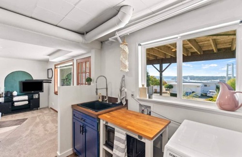 West End House | Private unit w/Water & Mountains views!
