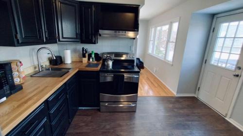 Rossville Apartment | Private Upstairs Unit near Balt City John Hopkins