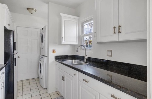 View Park-Windsor Hills House | Private and cozy two bedroom home with laundry and patio in Windsor Hills