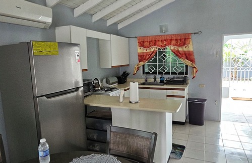 Montego Bay House | PRIVATE VACATION RENTAL nSpacious 2 Bedroom Retreat Near the Beachn