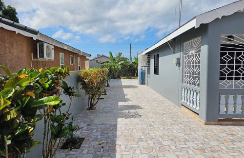 Montego Bay House | PRIVATE VACATION RENTAL nSpacious 2 Bedroom Retreat Near the Beachn