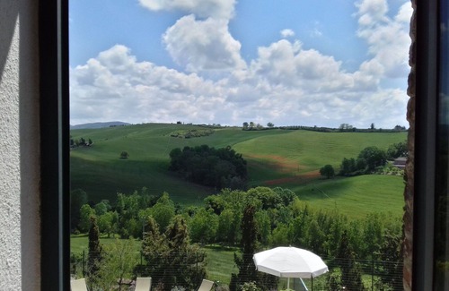 San Giovanni d'Asso House | Private Villa with WIFI, private pool, A/C, TV, patio, panoramic view, parking, close to Montalcino