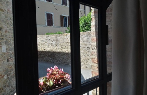 San Giovanni d'Asso House | Private Villa with WIFI, private pool, A/C, TV, patio, panoramic view, parking, close to Montalcino