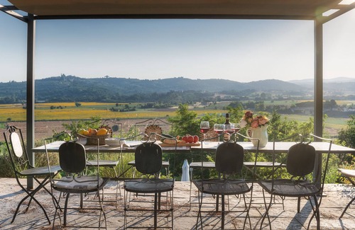 Foiano della Chiana Villa | Private villa with 5 bedrooms with 5 bathrooms. Private garden, pool & Jacuzzi!
