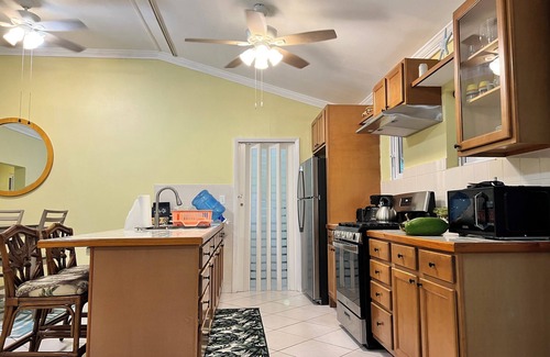 George Town House | Private Villa, 2 minutes from the beach, 4 minutes to Georgetown