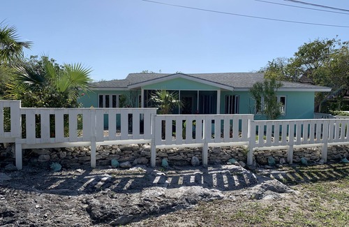 George Town House | Private Villa, 2 minutes from the beach, 4 minutes to Georgetown