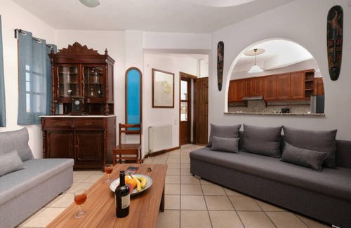 Perivolos Villa | Private villa Evgenia close to the beach Perissa