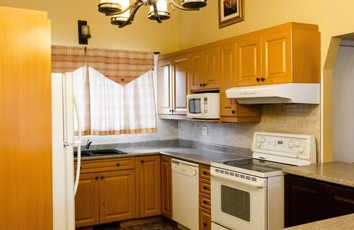 Aylmer House | Private Villa Home in Gatineau Near Downtown Ottawa