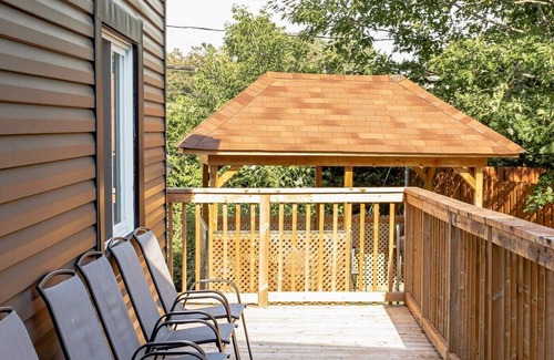 Aylmer House | Private Villa Home in Gatineau Near Downtown Ottawa