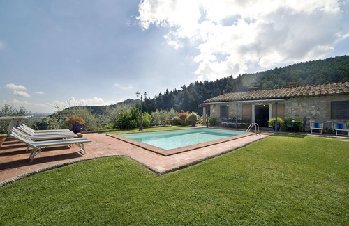 SantʼAndrea di Compito Villa | Private Villa with WIFI, A/C, private pool, TV, terrace, panoramic view, parking, close to Lucca