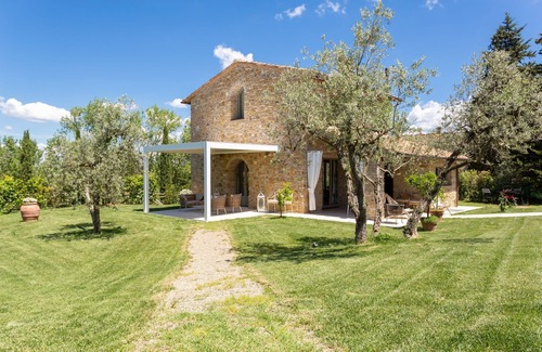 Gambassi Terme Villa | Private Villa with WIFI, A/C, private pool, TV, terrace, pets allowed, close to San Gimignano