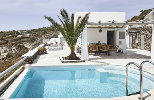 Vourvoulos Villa | Private Villa with Heated Pool and Sea View