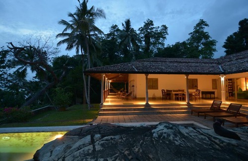 Kathaluwa Villa | Private Villa WITH Outdoor Swimming Pool - Lake View
