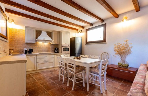 Scansano House | Private Villa with private pool, A/C, hot tub, WIFI, TV, patio, pets allowed, panoramic view