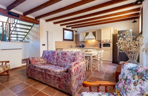 Scansano House | Private Villa with private pool, A/C, hot tub, WIFI, TV, patio, pets allowed, panoramic view