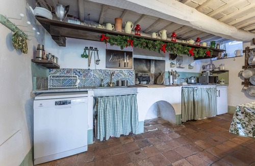 Camaiore Villa | Private Villa with WIFI, TV, patio, pets allowed, panoramic view, parking, close to Viareggio