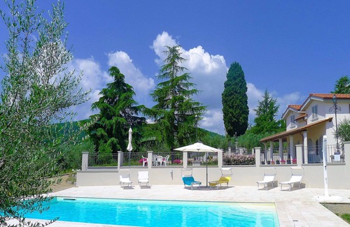 Figline e Incisa Valdarno Villa | Private Villa with WIFI, A/C, private pool, TV, terrace, panoramic view, close to Greve In Chianti