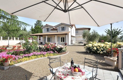 Figline e Incisa Valdarno Villa | Private Villa with WIFI, A/C, private pool, TV, terrace, panoramic view, close to Greve In Chianti