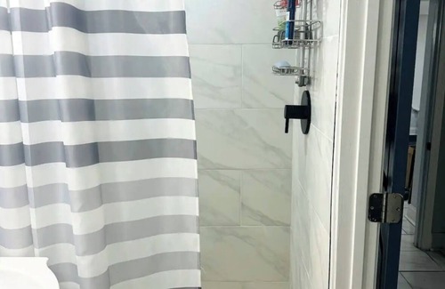 Idlewood House | Private walkout suite Central Baltimore