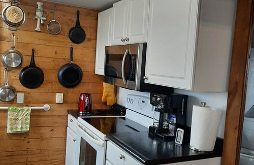 Wellington Cottage | Private Waterfront Cottage In Prince Edward County