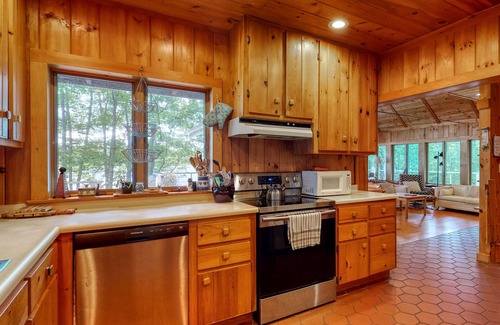 Mac Mahan Cabin | Private waterfront home with large deck & deep water dock