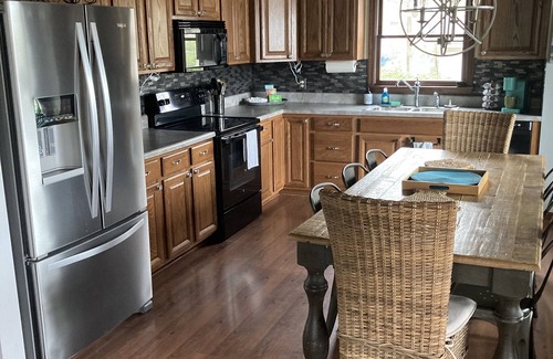 Reedville House | Private, Waterfront, Ultra-clean, Pet friendly, Kayaks, Canoe, Firepit, more!
