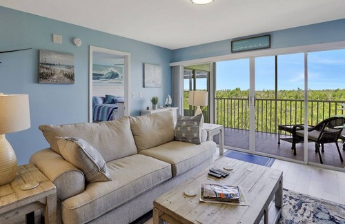 Marco Island Condo | Private waterfront condo in quiet section of Island w/ heated pool & hot tub