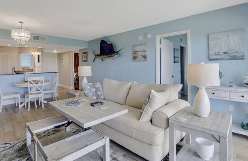 Marco Island Condo | Private waterfront condo in quiet section of Island w/ heated pool & hot tub
