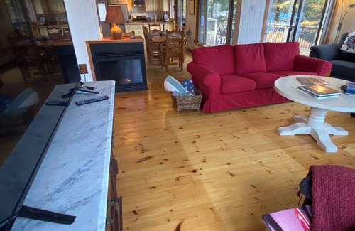 The Archipelago Cottage | Private West-Facing Lakeside Retreat - Stunning Shoreline & Sunsets