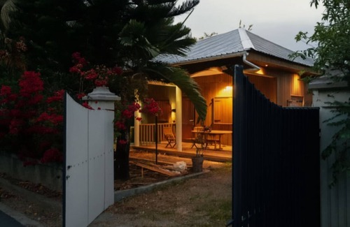 Flic-en-Flac House | Private Wood-Clad Villa Surrounded by Trees, Steps from the Sea!