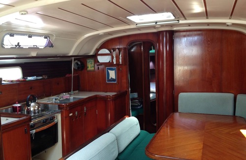 Gros Islet Boat Rental | Private yacht, day sail and houseboat
