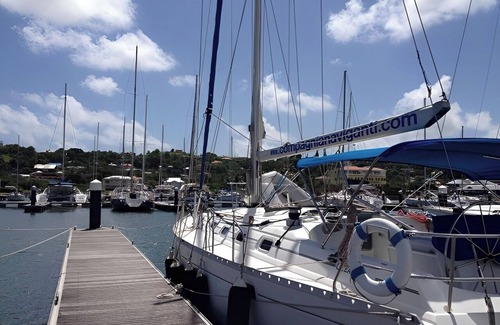 Gros Islet Boat Rental | Private yacht, day sail and houseboat