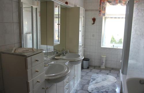 Bad Koesen Apartment | Private Zimmer Große