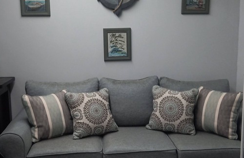 Albany House | Privet Oasis no smoking with AC/heat, wi-fi, Ruko TV. Privet entry and bathroom