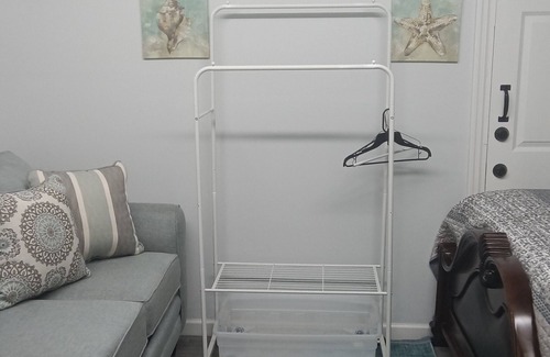 Albany House | Privet Oasis no smoking with AC/heat, wi-fi, Ruko TV. Privet entry and bathroom