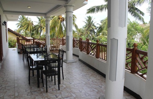 Weligama Villa | Privet Villa Lion Place in waligama has 10 beds rooms with one family rooms