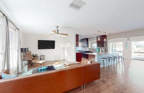 Palm City House | Prize Catch