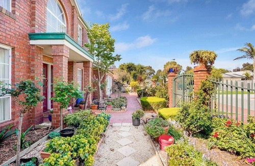Narre Warren South House | Prized Home Away from Home in Enviable Location