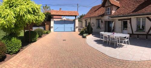 Romorantin-Lanthenay House | Proche Châteaux et Beauval : La Villa Eribelle avec piscine