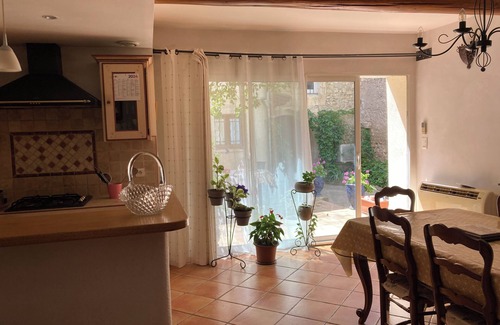 Boulbon House | Proche de Toutes Commodités. Idéalement Situé, Près Davignon, Arles et Nimes