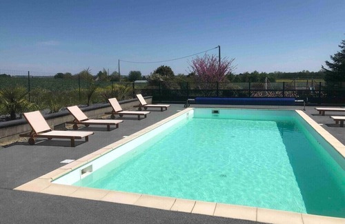 Thure Apartment | Proche futuroscope gîte privé domaines, 2 piscines