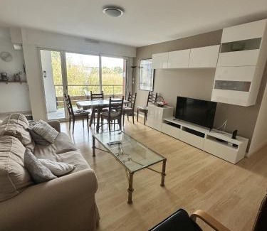 La Rochelle Apartment | Proche mer, terrasse et wifi, aux minimes