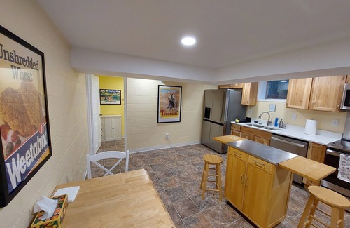 Bloomington House | Prof's Place: by IU Stadium, Griffy Lake/Woods