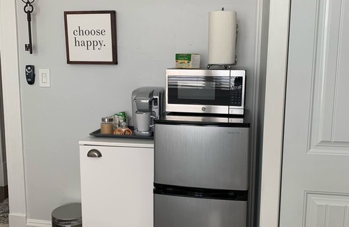 Midtown House | Professional Extended Stay Efficiency Studio Beautifully Remodeled Historic Home