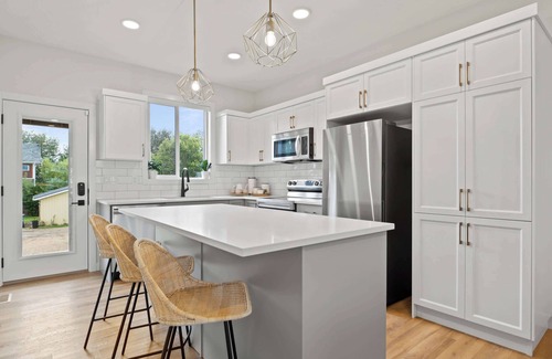 Sylvan Lake House | Promenade | 3BR | BBQ, Fire Pit | Near the Beach!