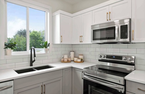 Sylvan Lake House | Promenade | 3BR | BBQ, Fire Pit | Near the Beach!