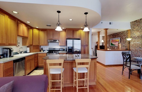 New Tacoma Condo | PROMO 15% WEEKLY/45% MONTHLY DISCOUNTnTacoma's Theater Dist. High-End Condos.
