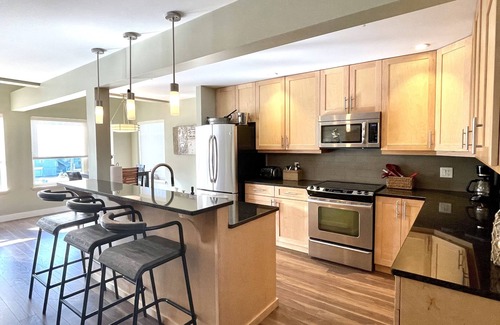 Ucluelet Condo | PROMO 5% WEEKLY AND 5% MONTHLY DISCOUNT!nFamily Friendly Waterfront condo