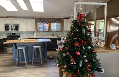 Necedah House | PROMO Family & pet friendly house in forest,fast Wi-Fi,5min to Castle Rock Lake