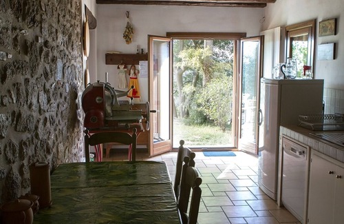 Cornoleda Apartment | PROMOTION TRAVEL WITH BABY IN THE FAMILY from 16 to 23 August cot, high chair